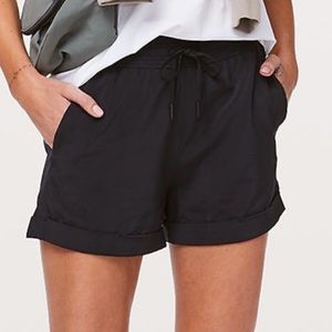 Lululemon spring break away black shorts